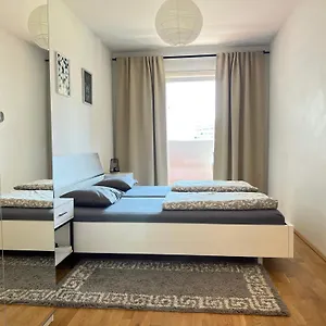 2 Bedroom Next To Metro U1 And Pr Garage Apartment